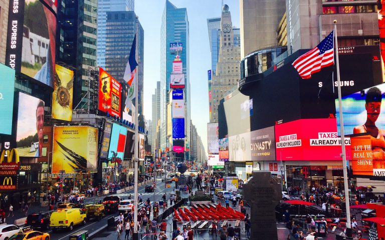 montaż reklam warszawa