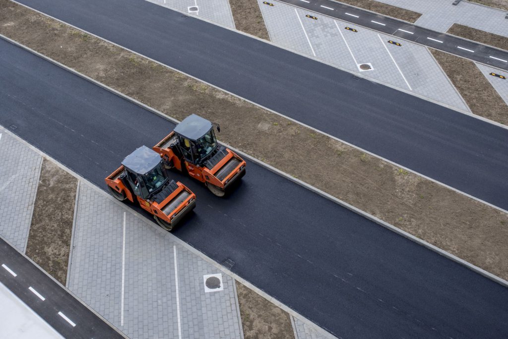 Firmy świadczące usługi związane z infrastrukturą drogową