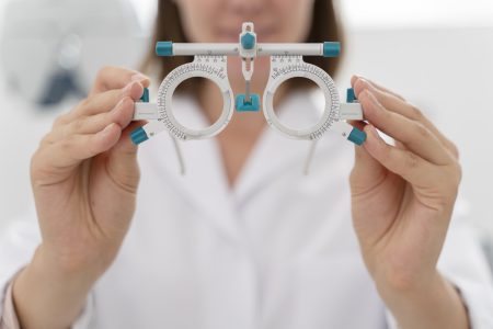 Profesjonalne badanie wzroku u okulisty w Katowicach – diagnostyka i komfort.