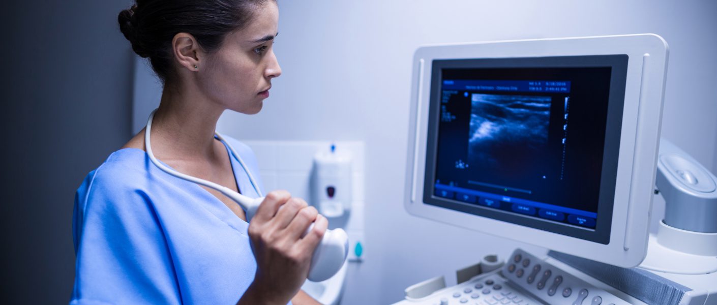 Badanie USG przy nowoczesnym aparacie diagnostycznym — USG Kraków z doświadczoną obsługą