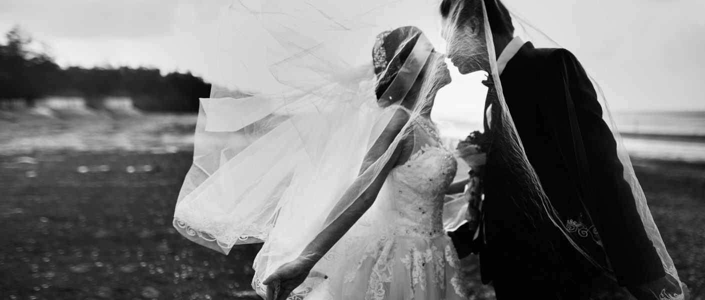 zdjęcie tańczącej pary młodej