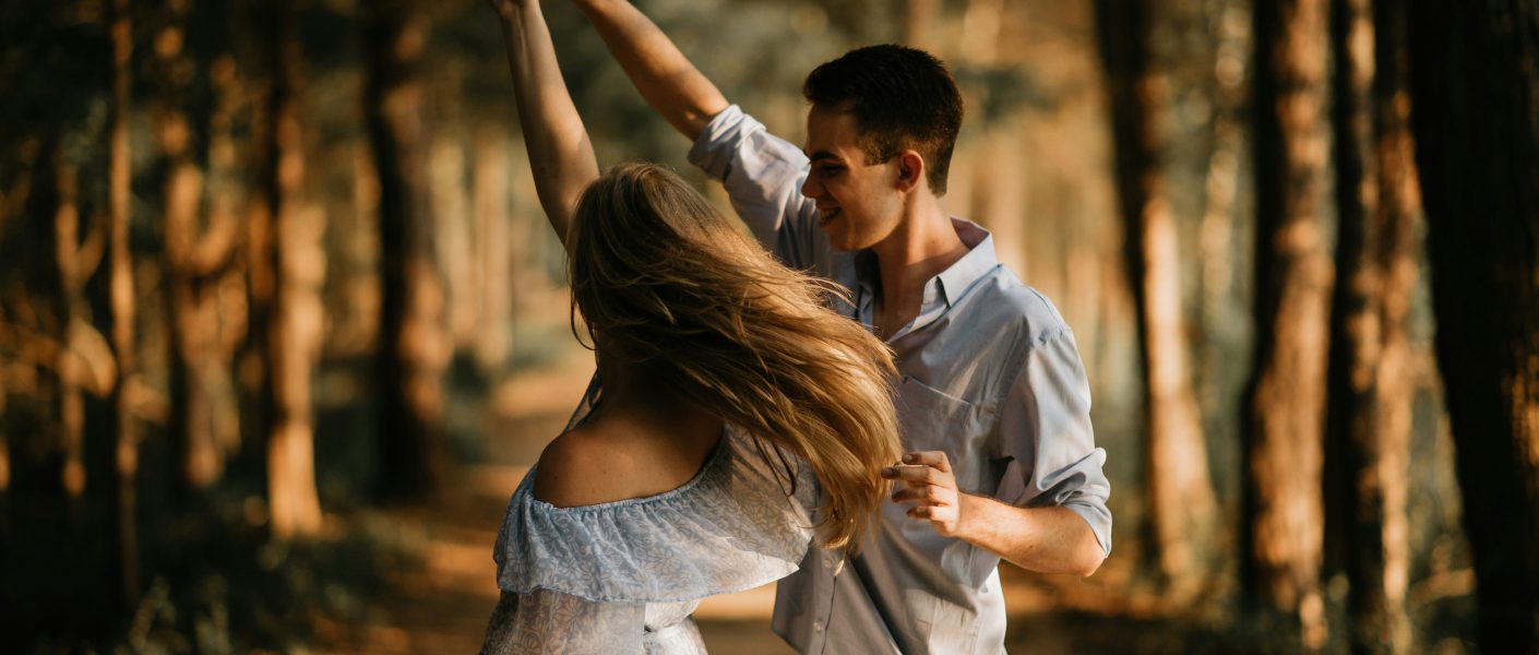 zdjęcie tańczącej pary