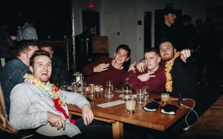 zdjęcie pana młodego z kolegami