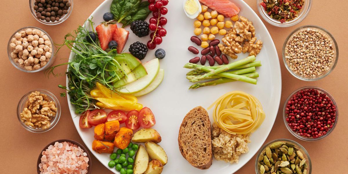 Zapytanie zostało przetworzone Oto propozycje tytułu oraz tekstu alternatywnego (alt), zoptymalizowane pod kątem dostępności (WCAG) oraz pozycjonowania (SEO) na frazę kluczową: Tytuł obrazu (Title tag) Wysokobiałkowa dieta wegetariańska – zdrowe źródła białka roślinnego na talerzu Tekst alternatywny (Alt text) Wysokobiałkowa dieta wegetariańska przedstawiona na talerzu podzielonym na sekcje zawierające strączki, orzechy, pełnoziarniste produkty, świeże warzywa i owoce.